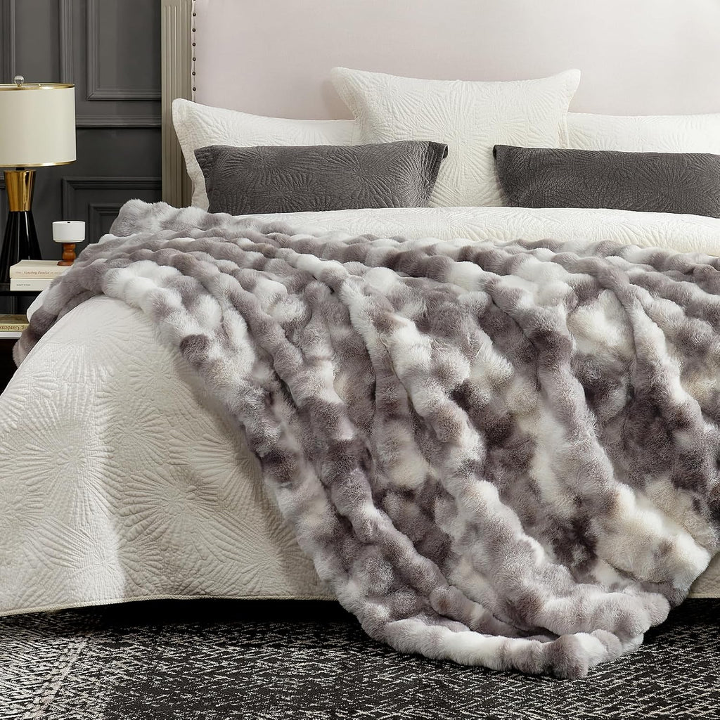 Cozy Bubble Plush Throw